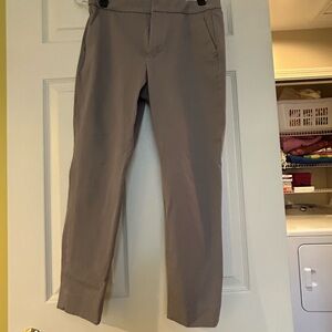 Woman's Gray Ankle Pants